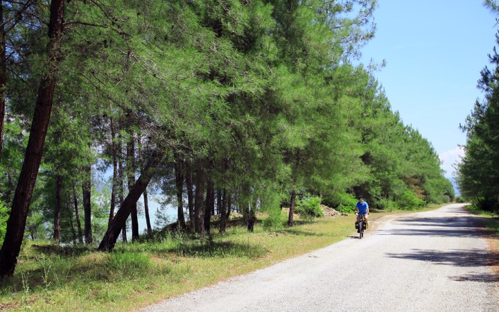 Gölü çepeçevre dolandık…