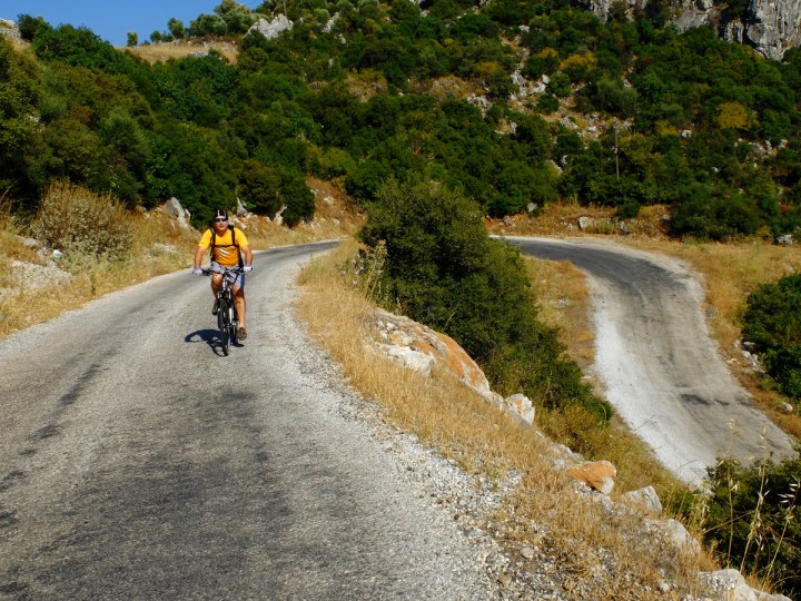 Nedense hep inemedik, bazen çıkmak gerekti. 180 derece viraj çok fazlaydı.