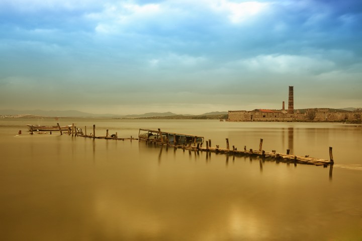 İskele ve baca uzun pozlama sabah ışığı